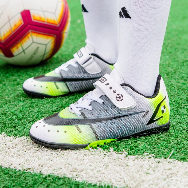 10 year old Boy Turf Soccer Shoes Outdoor kids Football Sneakers Breathable Cleats Soccer Shoes for Children crampon football