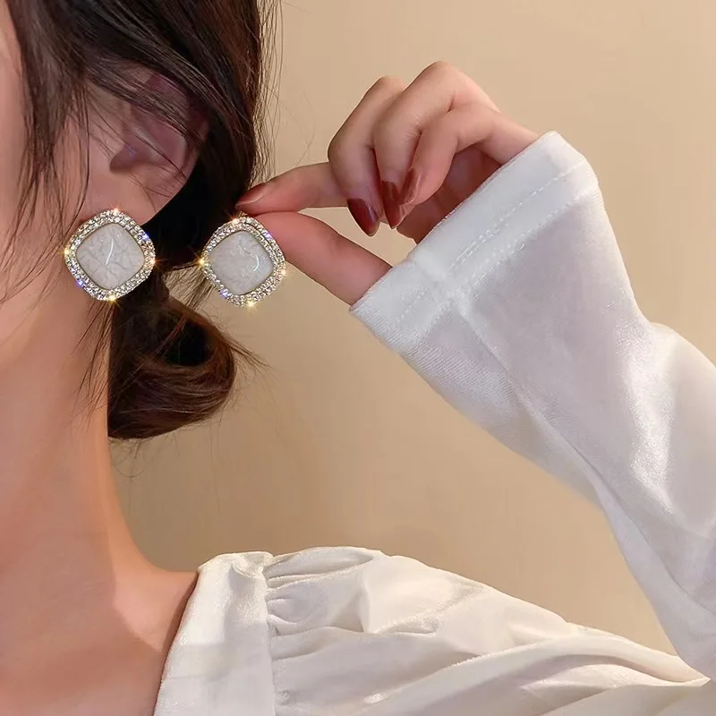 

New Fashion Geometric Rhinestone Stud Earrings Trend Drop Glaze Fashion Fresh Queen Modern Female Earrings Jewelry 2022