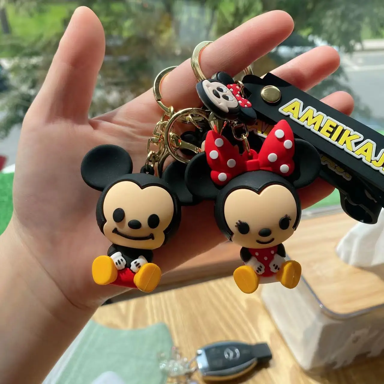 

Disney's New Donald Duck Mickey Epoxy Doll Keychain Cute Minnie Daisy Bag Fashion Ornament Car Key Chain Children's Gift