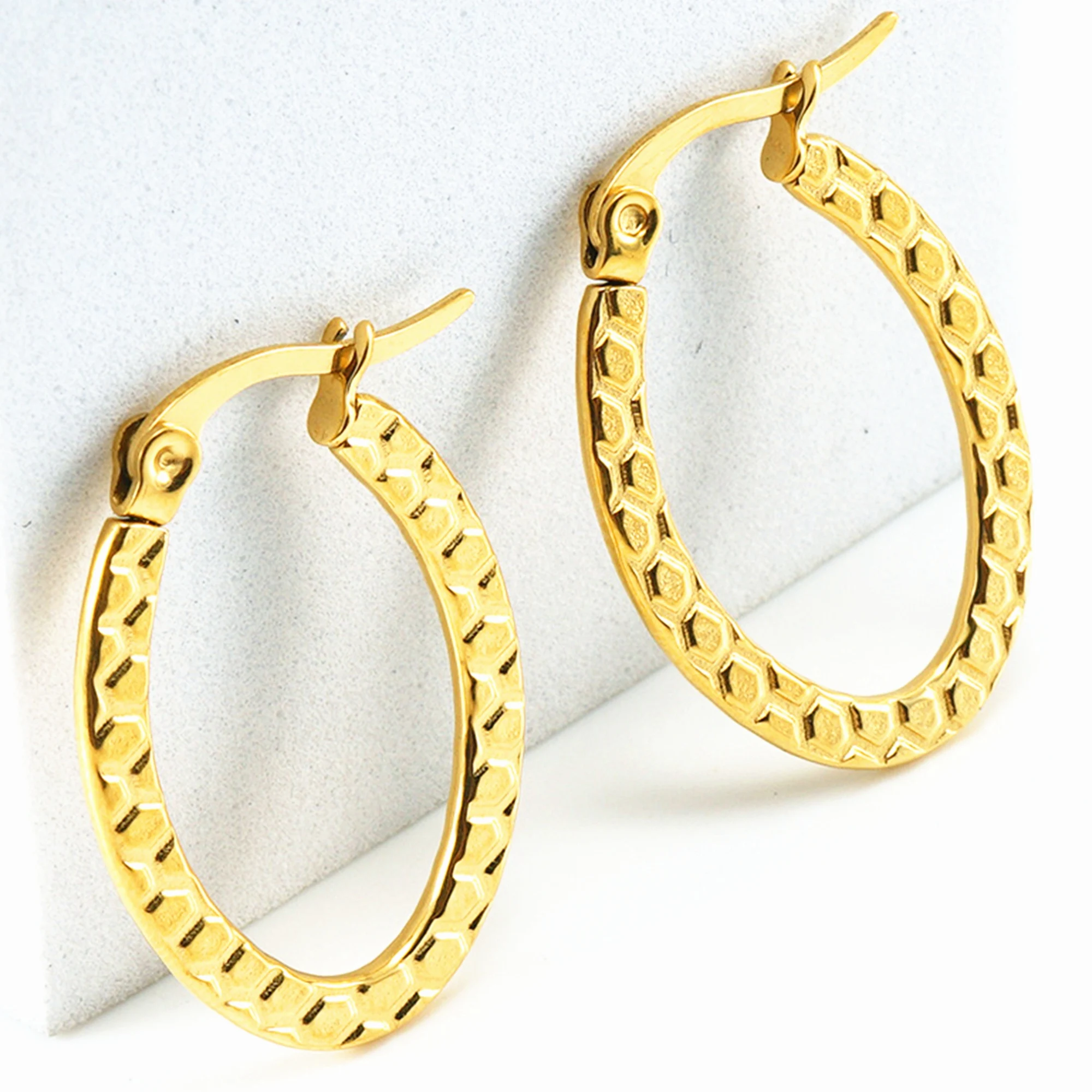 

Новые серьги из нержавеющей стали 18K, модные женские титановые застежки для ушей в овальной форме с узорами в горошек