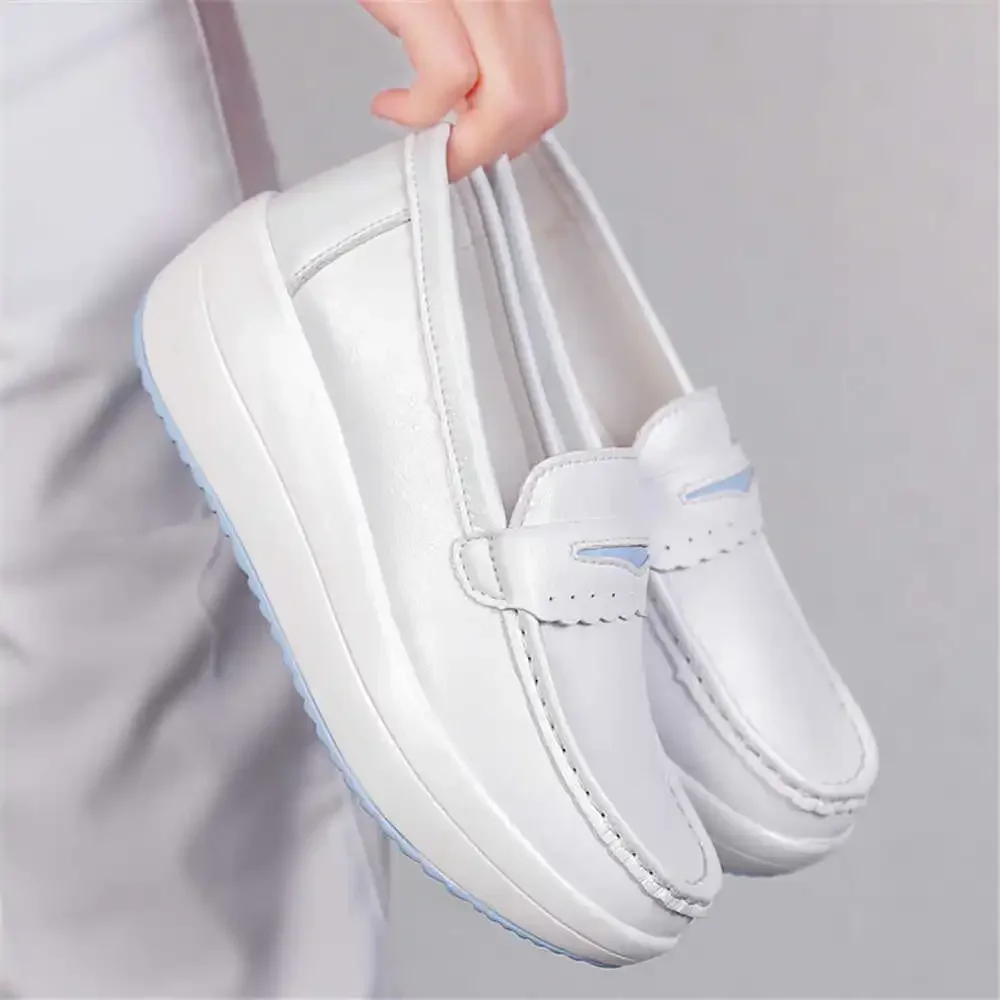 Кроссовки-мокасины на толстом каблуке золотые ботинки с вулканизированной