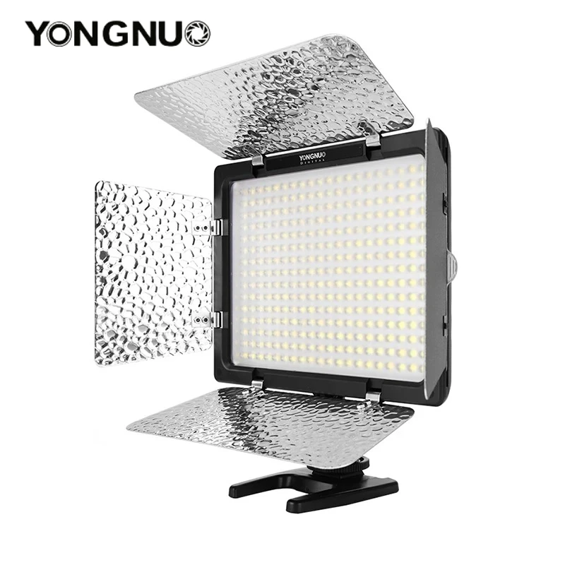 Фото Светодиодный видеосвет YONGNUO YN300 III 3200-5600K для фотостудии, портретной съемки, видеоблогинга, прямых трансляций и интервью №1