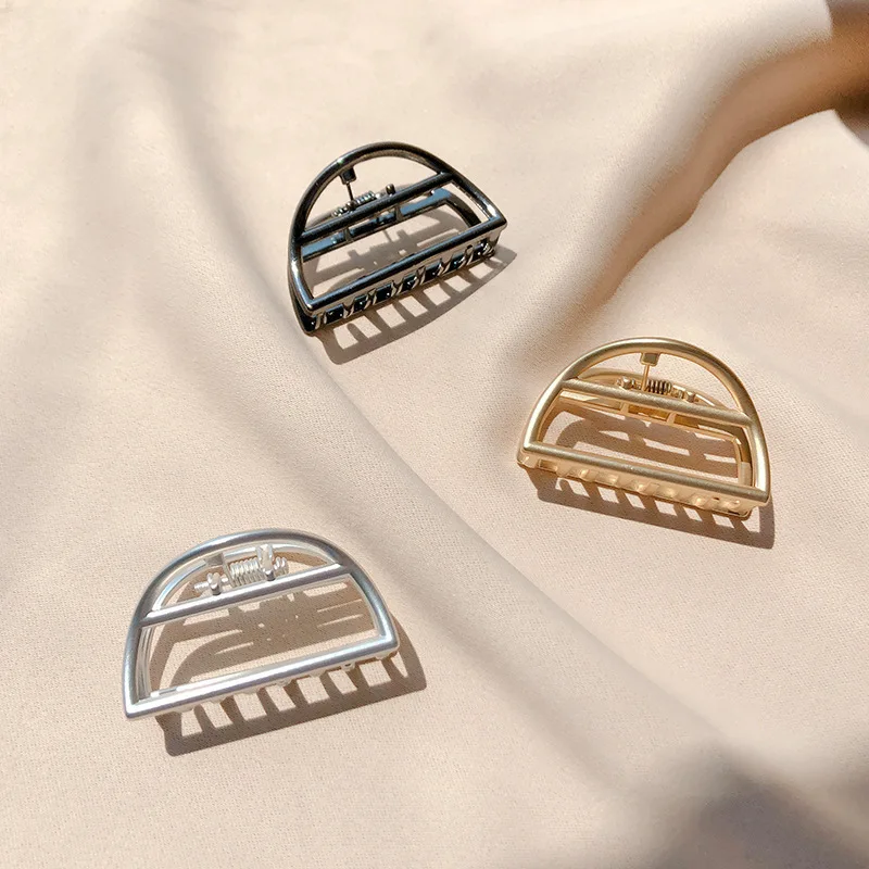 

Retro Hair Clips for Hair Accessories for Women Metal Simple Semi-circular Clip Girls Accessory New Headwear Apparel