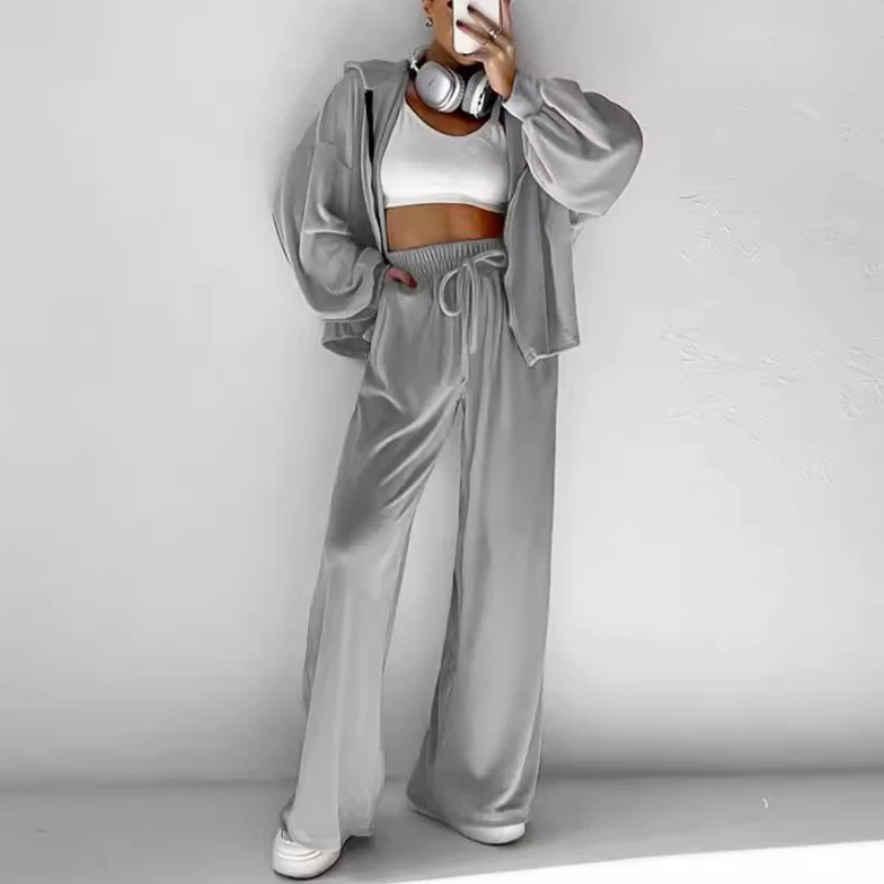 Свитшот с капюшоном и карманами для женщин