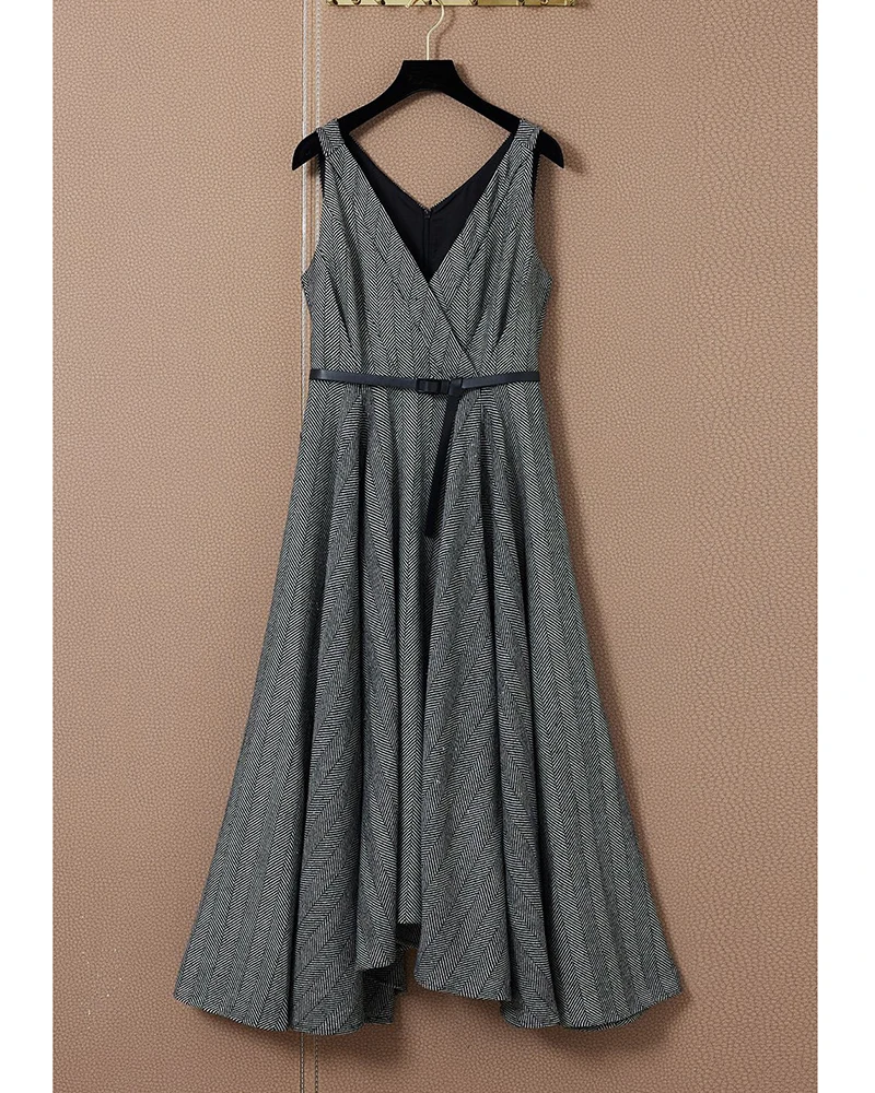 

2022 New Fashion V-Neck Design Prismatic Diagonal Stripe Elements, Zipper Back With Belt, Slim Waist, Elegant Upper Body Dress