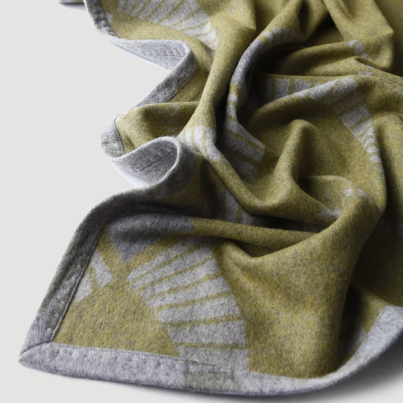 

100% Wool Horns Printing Blanket Shawl Double Jacquard Warm Sofa Throw 135*180cm Bed Cover Hotel Office Nap Blanket Decoration