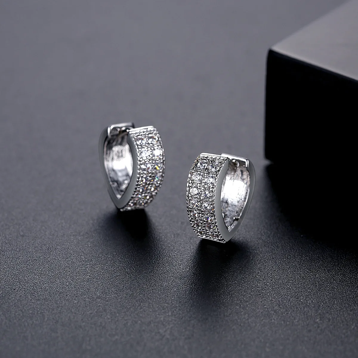 

Funmode Popular Korean Version of Simple Geometric Love AAA Cubic Zirconia Stone Earrings Exquisite Female FE404