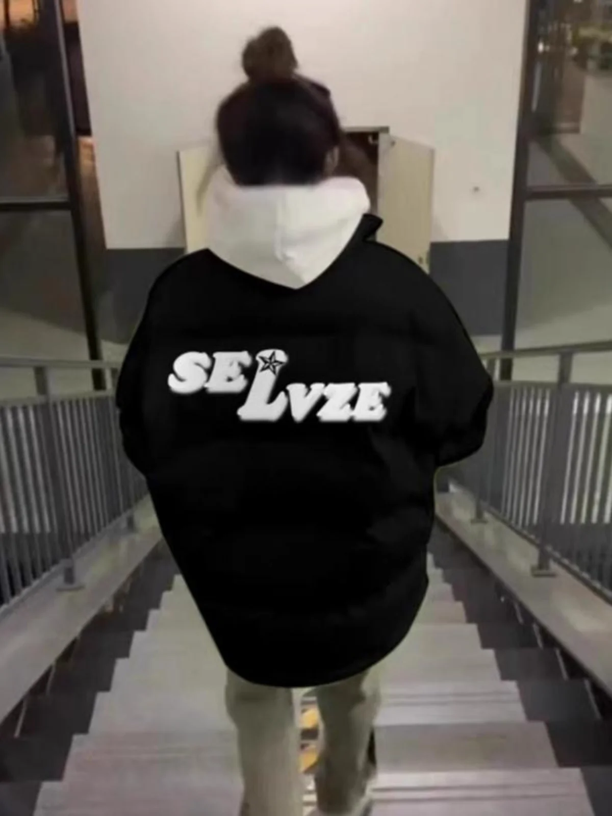 Женское черное пальто с хлопковой подкладкой и воротником-стойкой Осень-зима