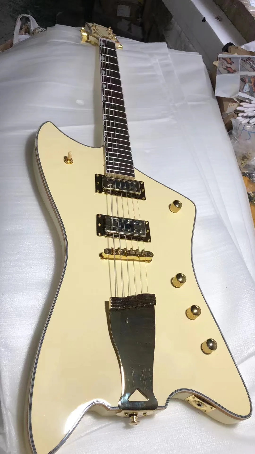 

Ome Electric Guitar Mahogany Body Finish Cream Gold Hardware