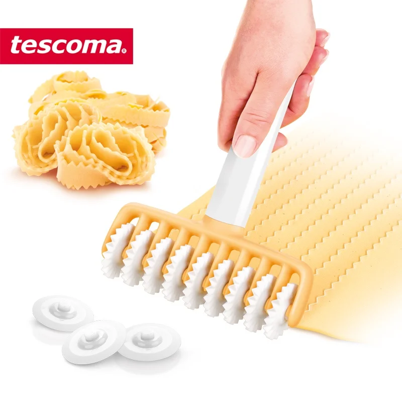 

Multifunctional Cutter Noodle Plastic Dough Baking Tool