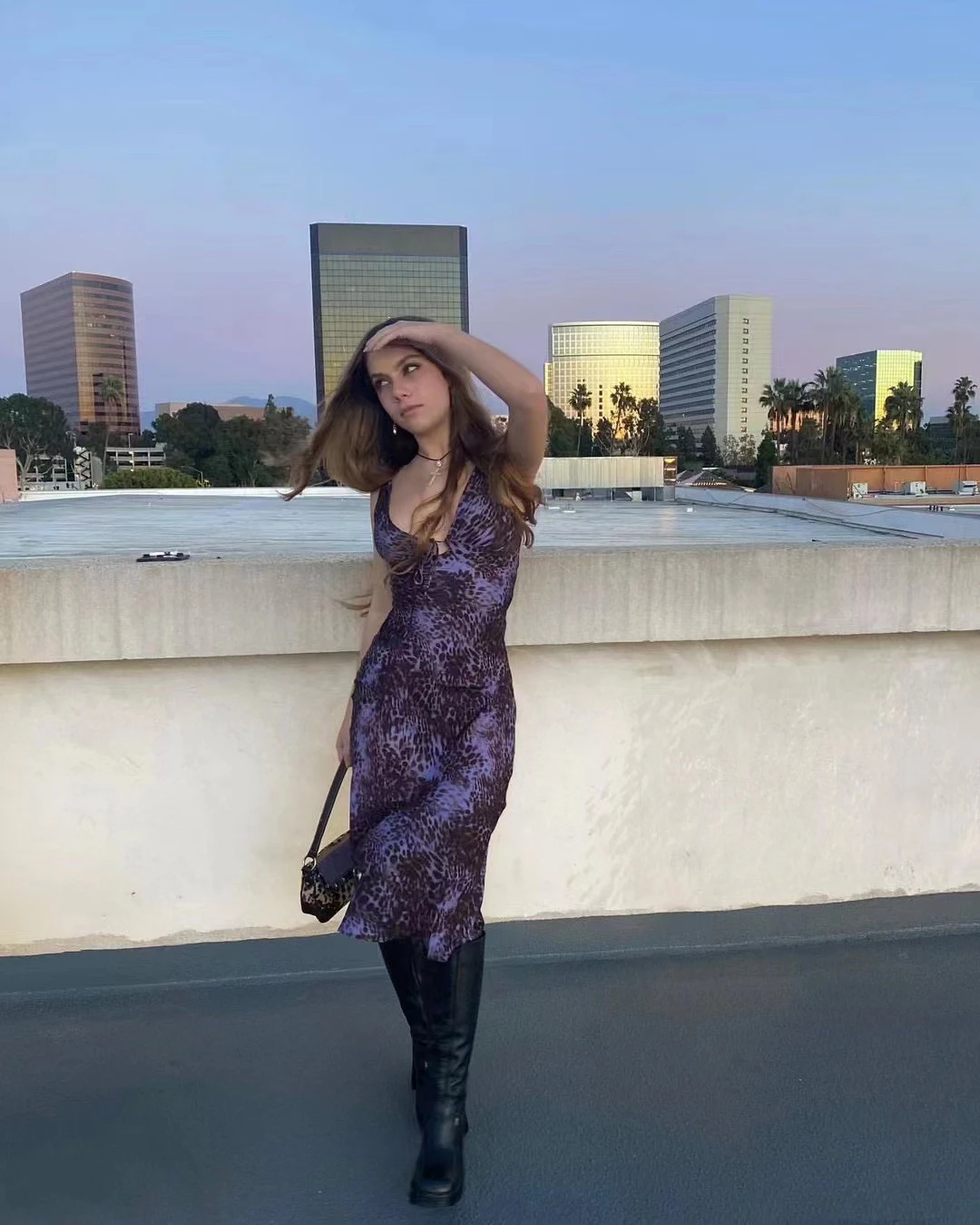 

Женское элегантное платье миди из 100% шелка, с леопардовым принтом, на шнуровке, с V-образным вырезом, без рукавов