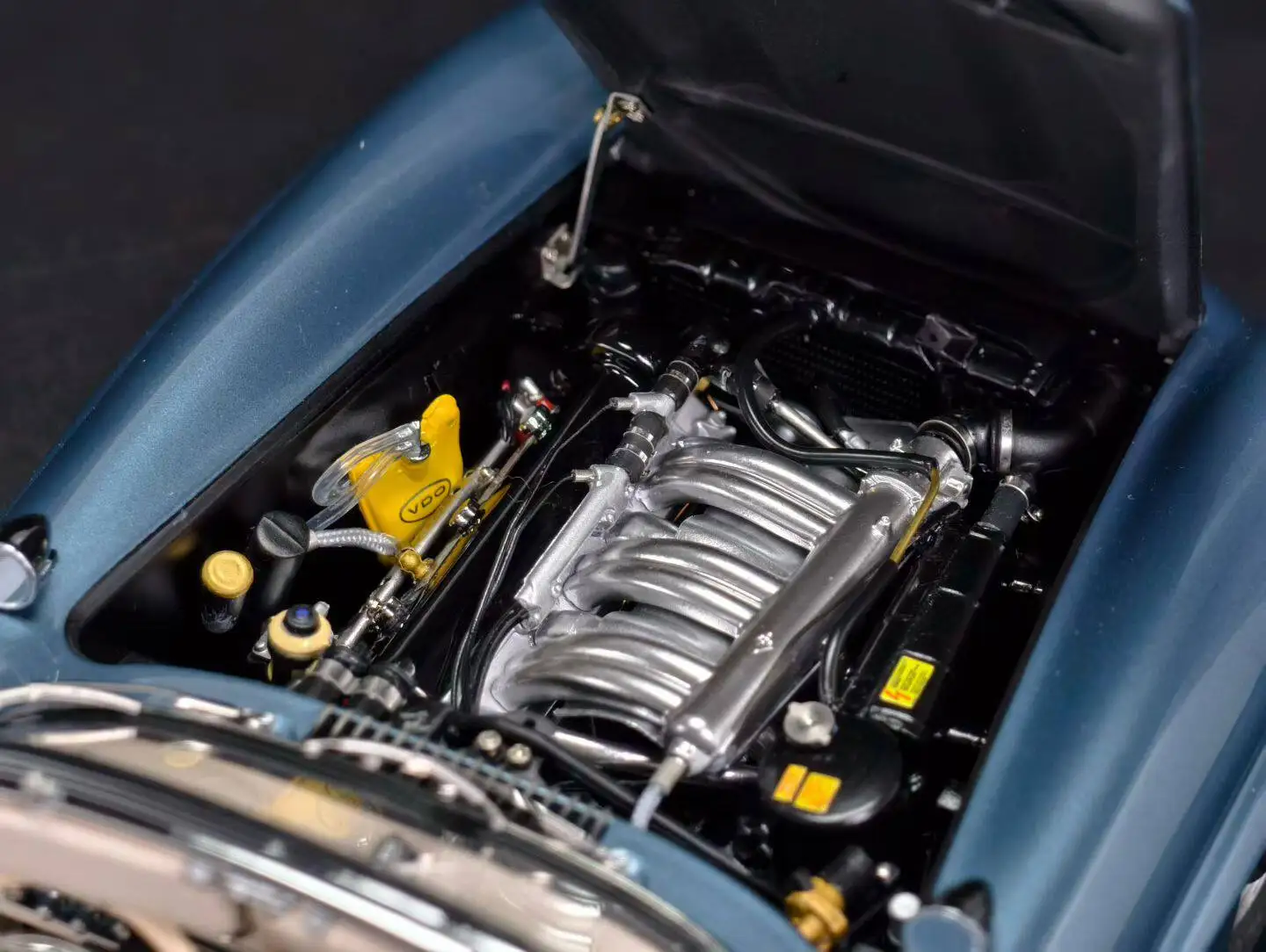 Фото Модель автомобиля CMC 1:18 300SL W198, имитационная, лимитированная серия, полностью открывающаяся, из металлического сплава, статическая, игрушка-подарок №4