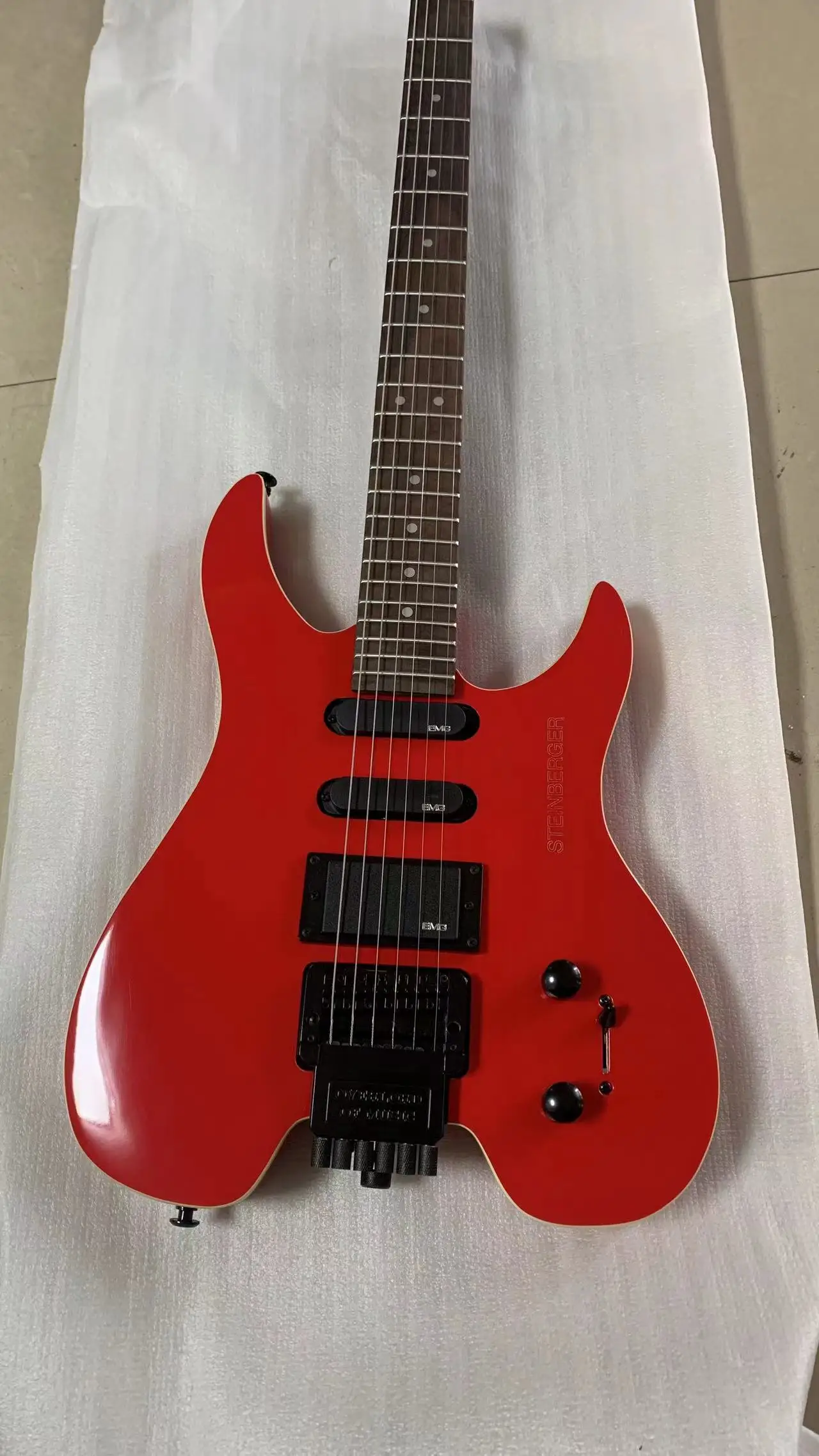 Высококачественная электрическая гитара без головы красное тело двойной