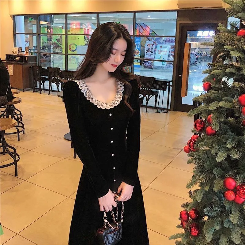 

Women's autumn and winter new lace stitching velvet temperament Hepburn wind slim slim knee dress tide