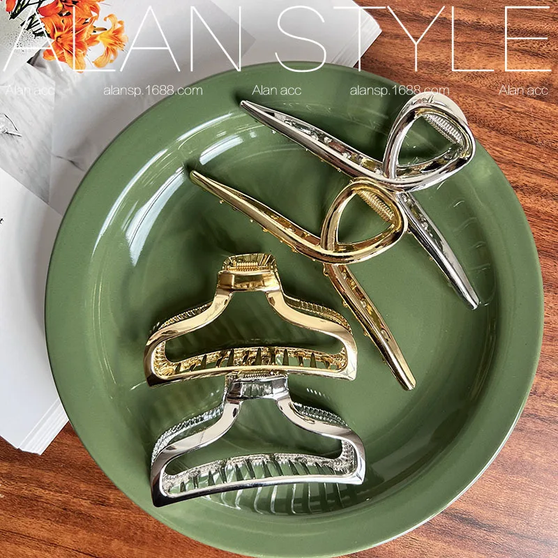 

Large Metal Clip, Simple Temperament, Shark Clip Headdress, Simple and Versatile Hair Clip, Female