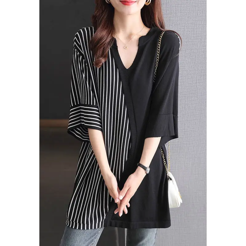 

Blouse female 2022 Summer New Lazy Wind V -neck Loose Bottom Patchwork Capsule Skirt Slim Five -point Sleeve Blouse