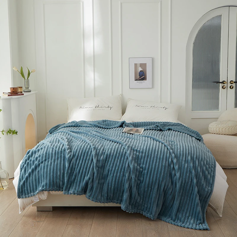 Одеяло однотонное в белую полоску мягкое флисовое покрывало для односпального