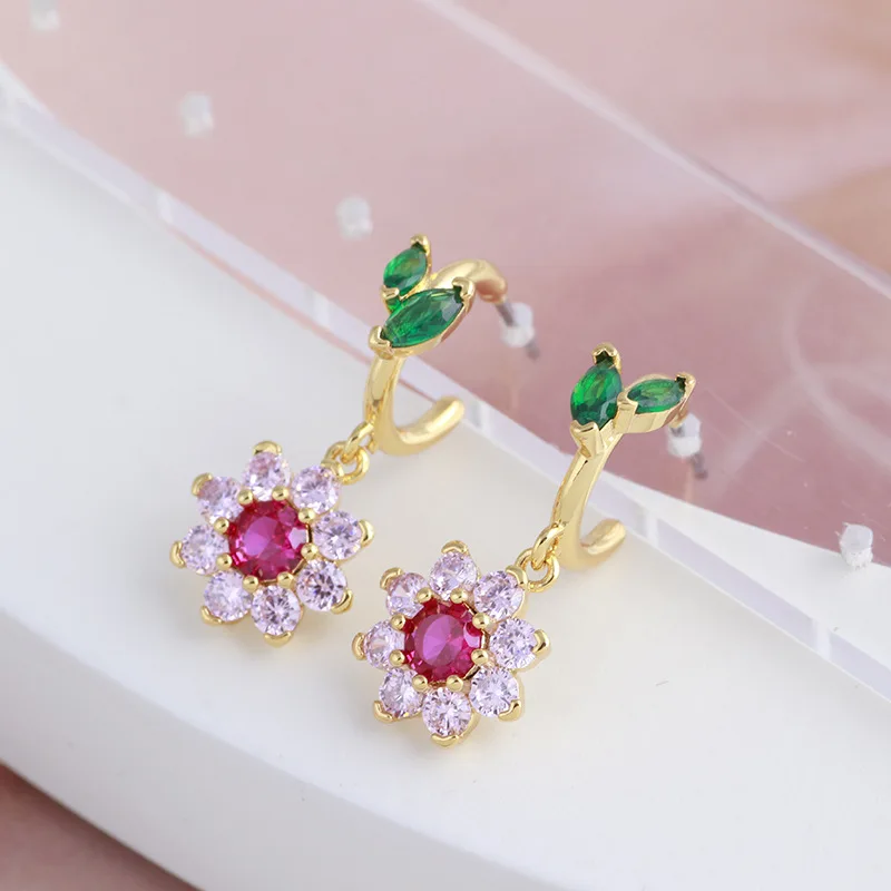 

European and American jewelry small fresh sweet flash diamond flower green leaf metal C ear ring earrings