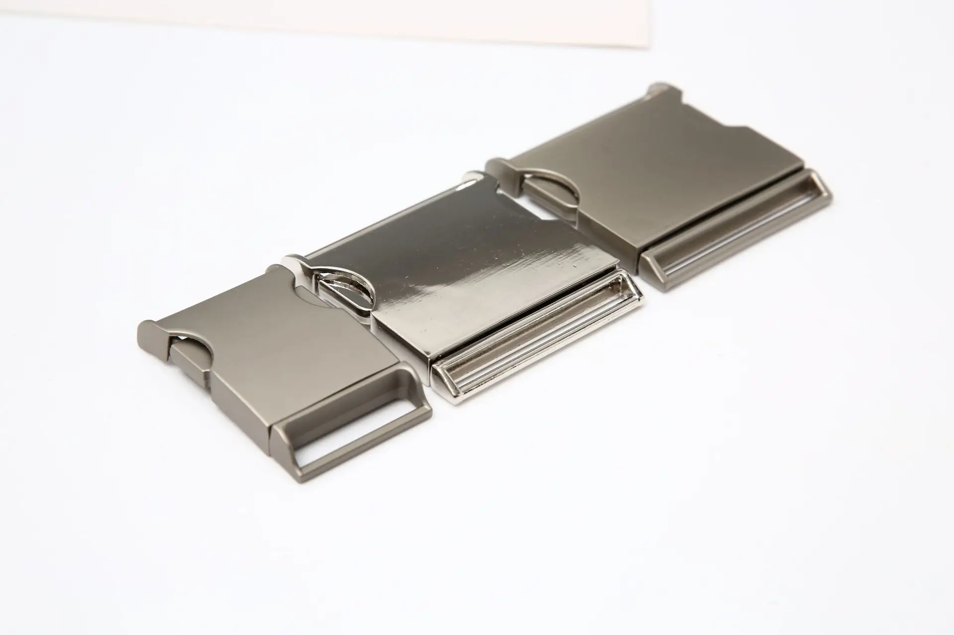 

Quiet rotating travel luggage FD179-67940