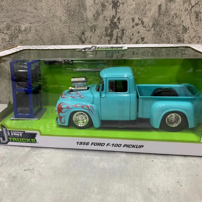 

Модель автомобиля из металлического сплава, 1:24, 1956