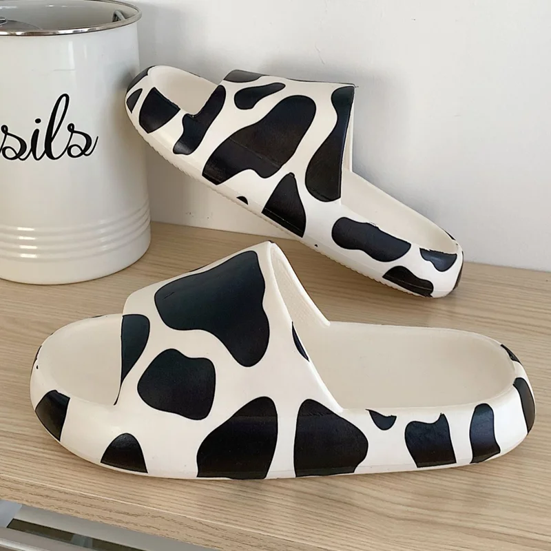 Women Lovely Cow Slippers Summer Home Non-Slip Indoor Soft Thick Sole Platform Eva Shoes Outdoor Beach Shoes Bathroom Slides