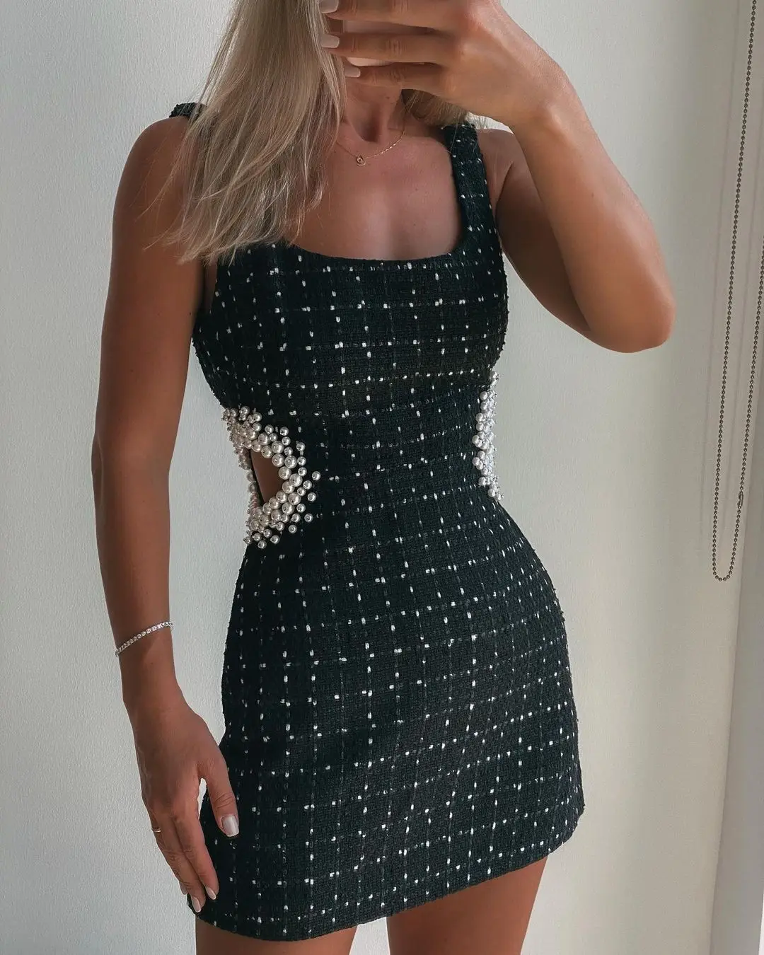 

2022 New Women Vintage Tweed Black Plaid Hollow Out Dress Female Casual Pearl Decoration Slim Square Collar Mini Dresses