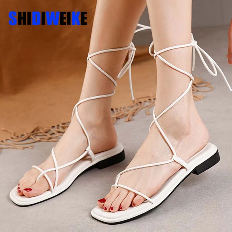 

Новинка; Модные женские босоножки; Босоножки на низком каблуке со шнуровкой; Летние туфли с ремешком сзади; Повседневные сандалии-гладиатор...