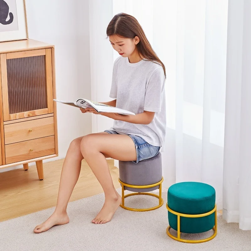 

Простой домашний маленький круглый стул для ног