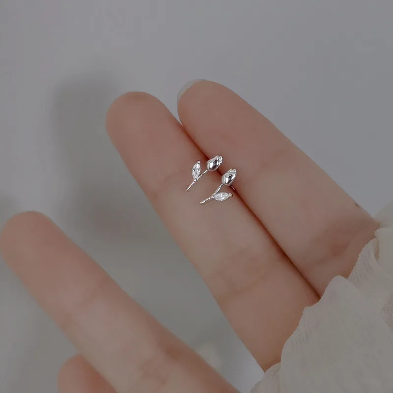 

Серьги-гвоздики женские из серебра 925 пробы с фианитами