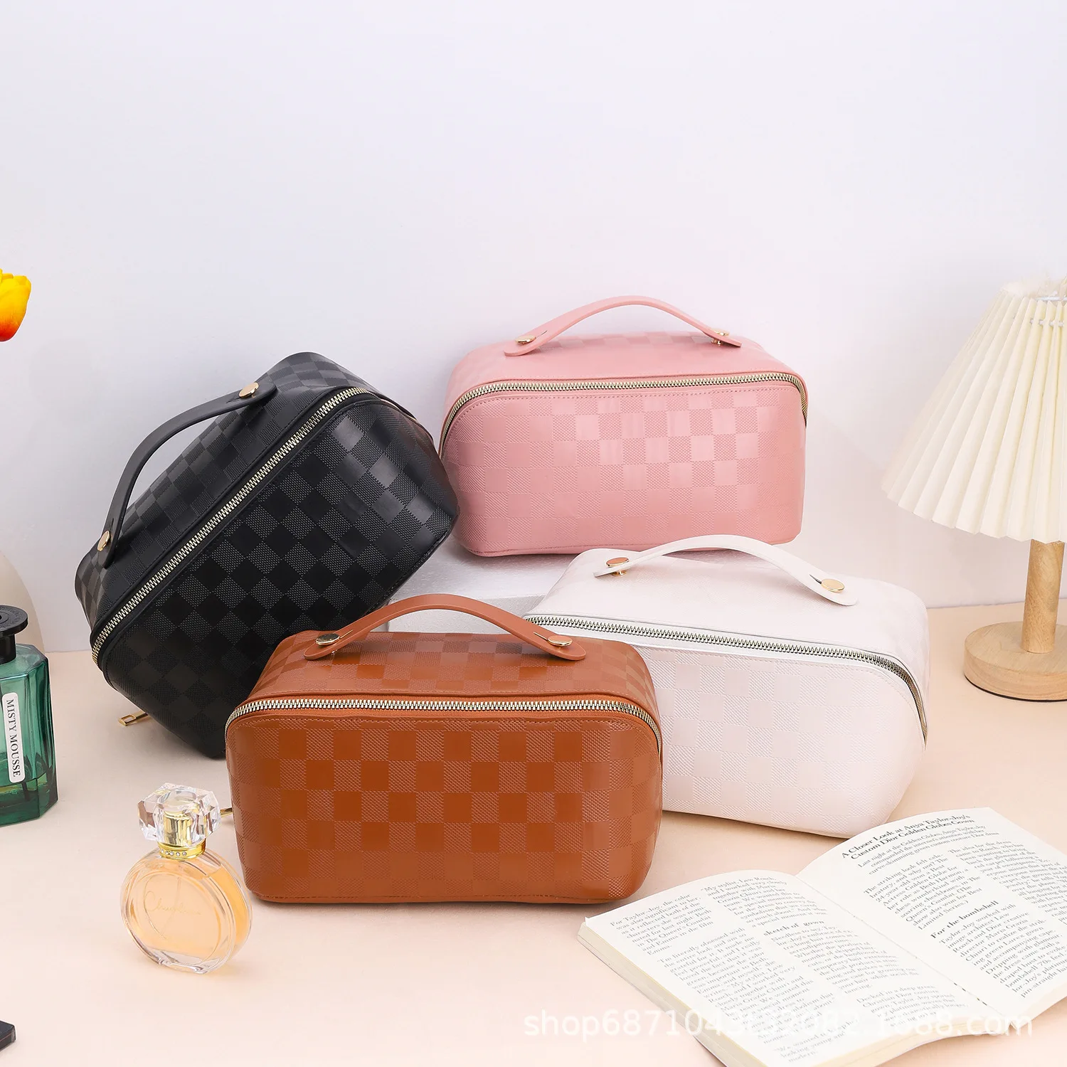 

Fashion Checkerboard Luxury Brand Women Cosmetic Bag Colorful Large Capacity Make Up Bag Portable PU Washbag Travel Lady Box