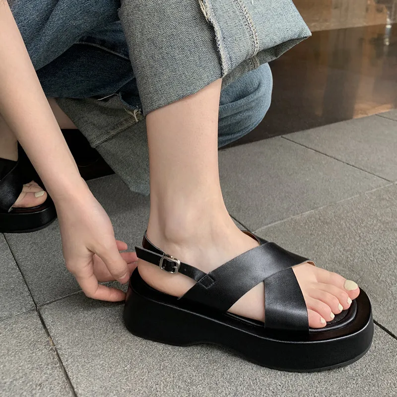 

Сандалии женские на платформе и каблуке, дизайнерские кожаные Босоножки с открытым носком и пряжкой в простом стиле, лето, 2022