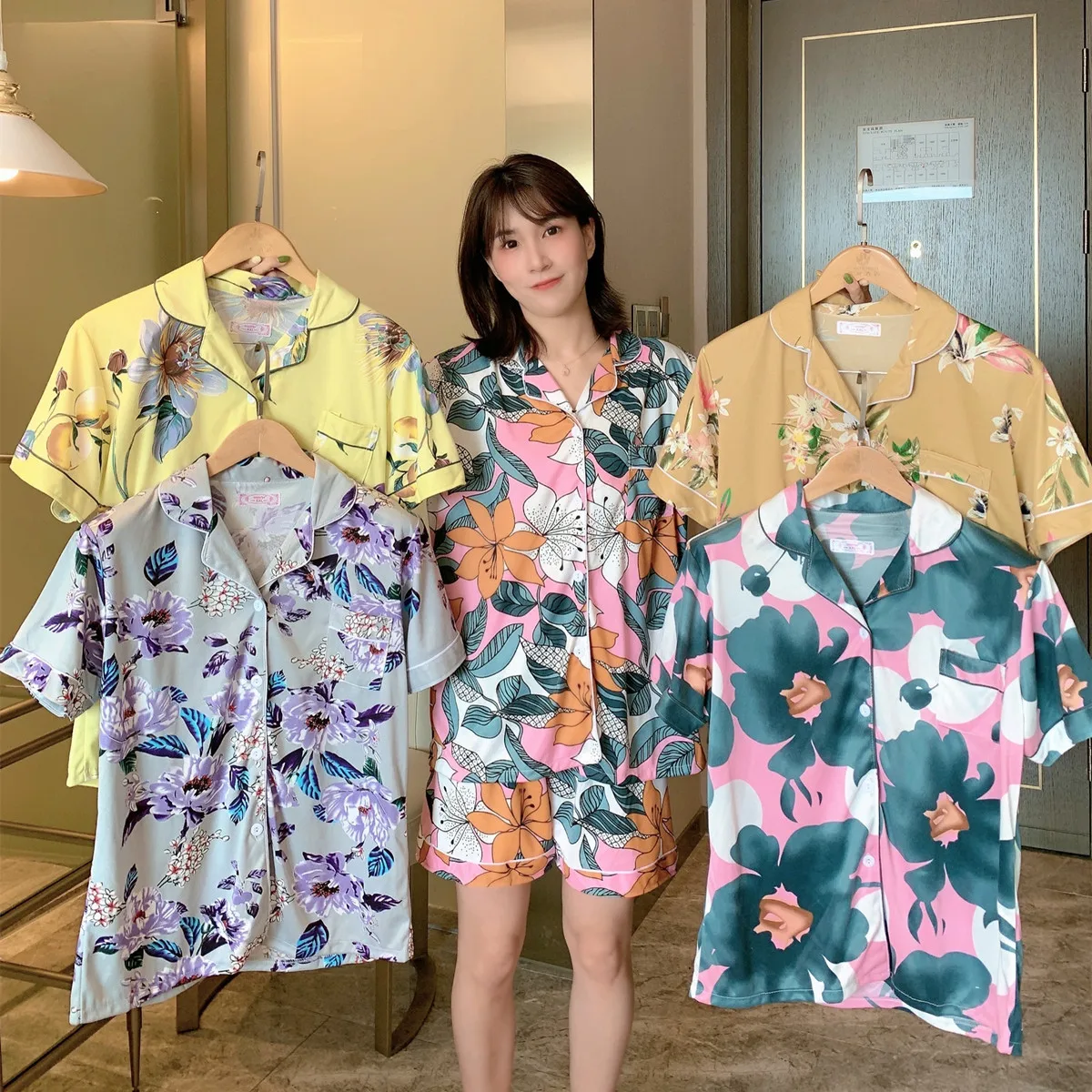 

2022 Summer Women Pajamas Set Short Sleeve Tops+Shorts Milk Silk Pijimas Suit Women Sleepwear Loungewear Casual Slim Nightwear