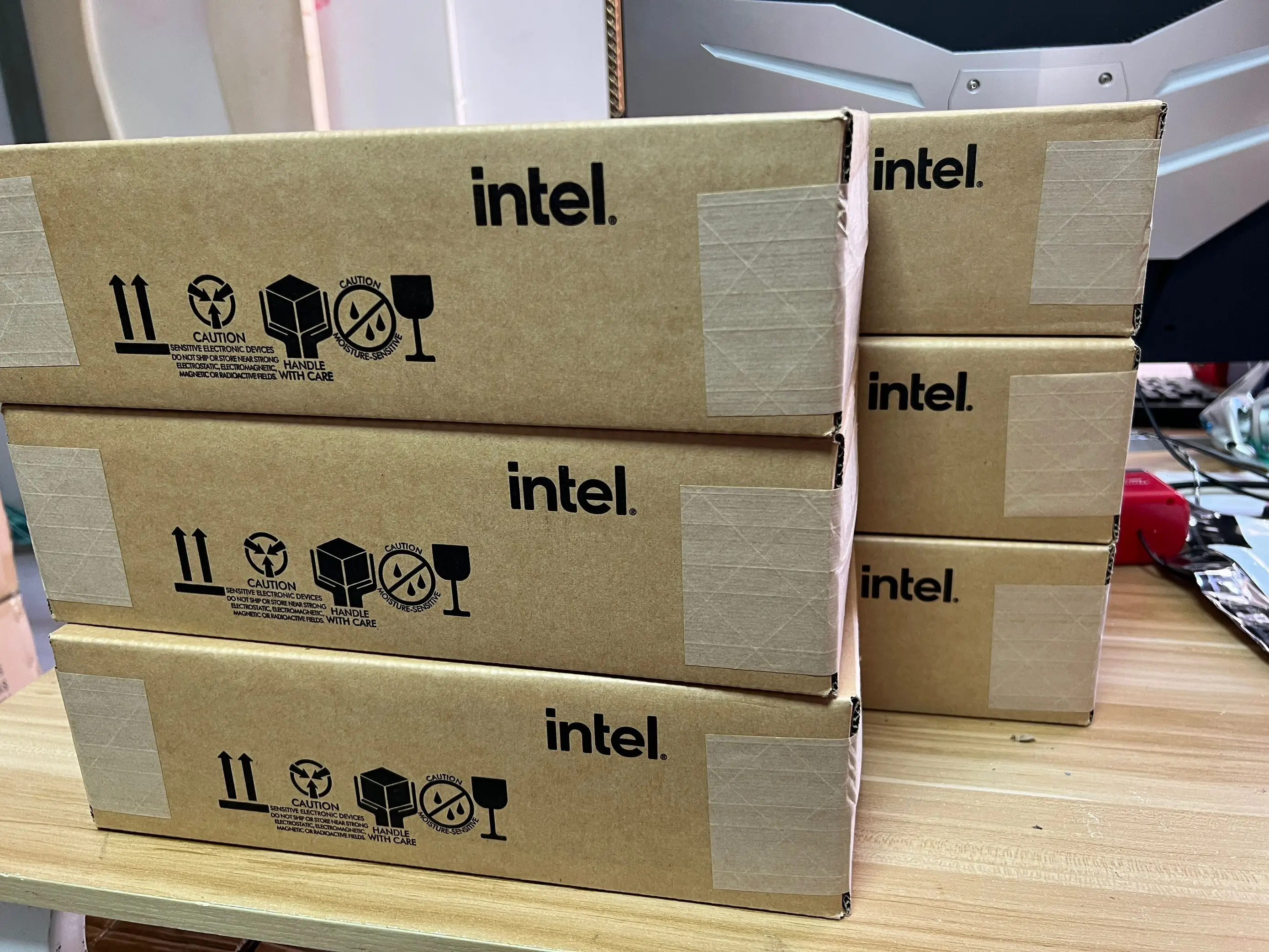 Рисунок 3 - Программируемый чип EQFP FPGA 10M50SAE144I7G 144Pin