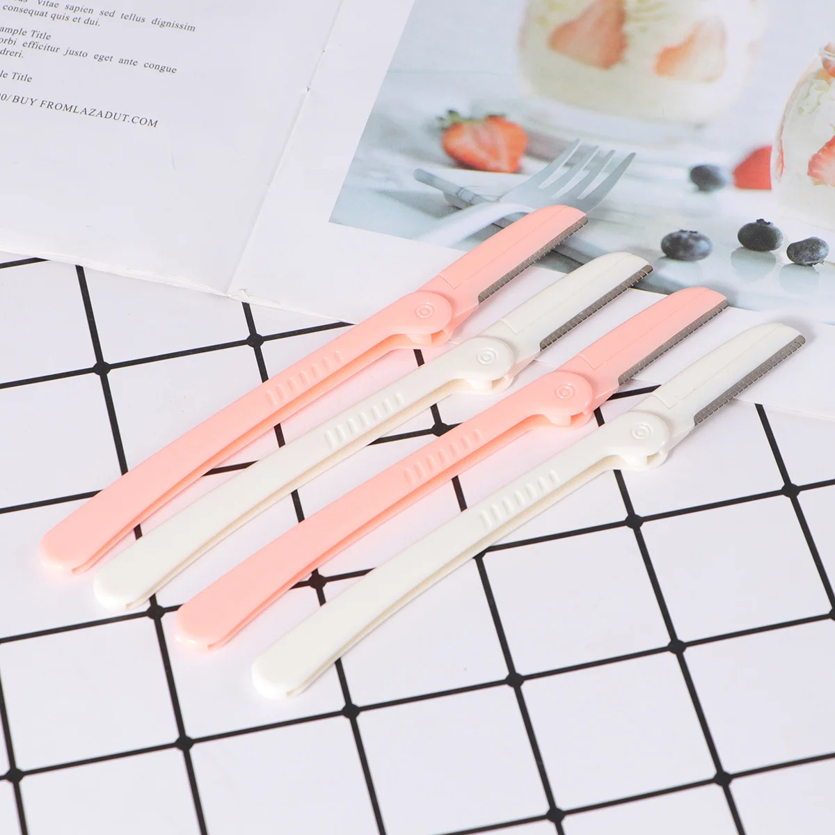 

4pcs Portable Razor Set Simple Foldable Trimmer Makeup Tool Kit for Girls