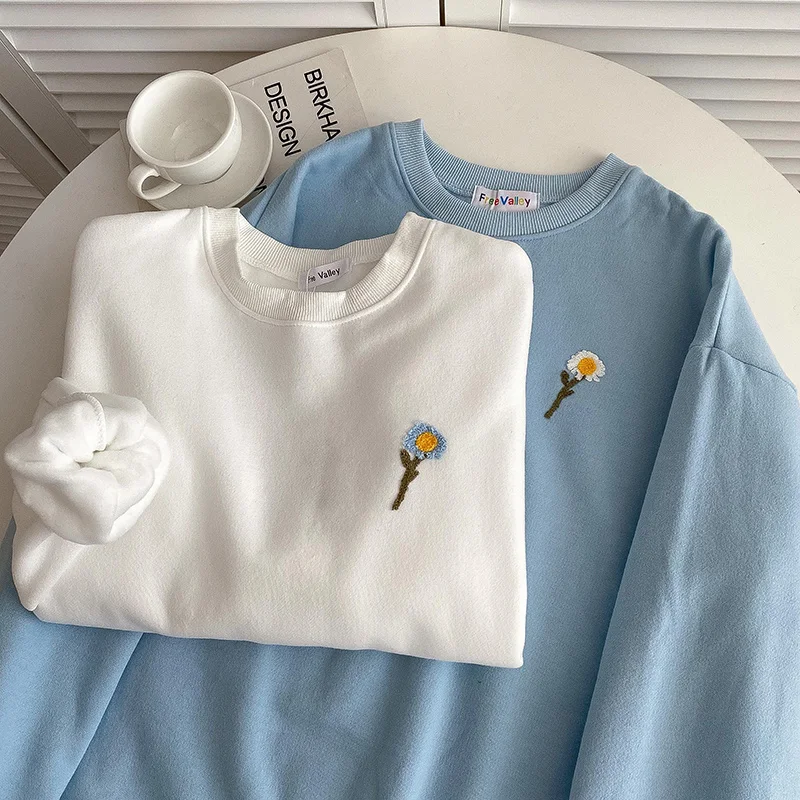 

Flowe Embroidery Drop Shoulder Women Oversize Sweatshirt Blue White