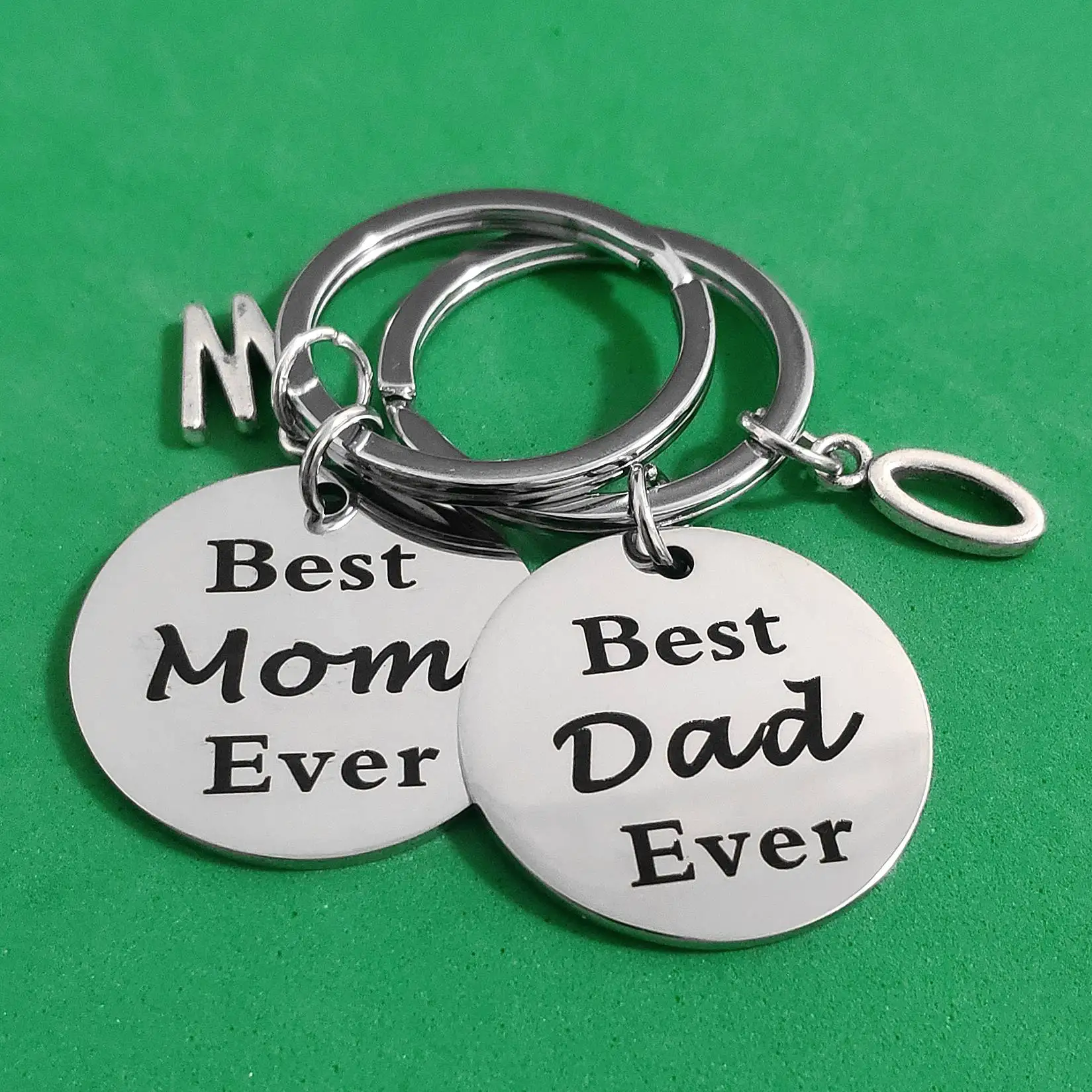 

Keychain for Car Keys Creative Birthday Keyring 26 Initials Father's Day Mother's Day Ornaments Gift Stainless Steel Carabiner