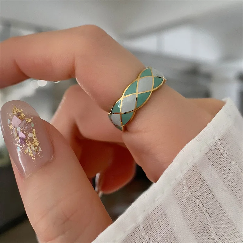 

Hot Sell Green Rhombus Enamel Ring for Women Cute Lovely Fashion Grid Finger Ring Stainless Steel Gold Color Jewelry Wholesale