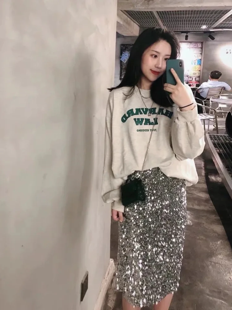 Женская облегающая юбка-карандаш средней длины серебристо-серая или черная |