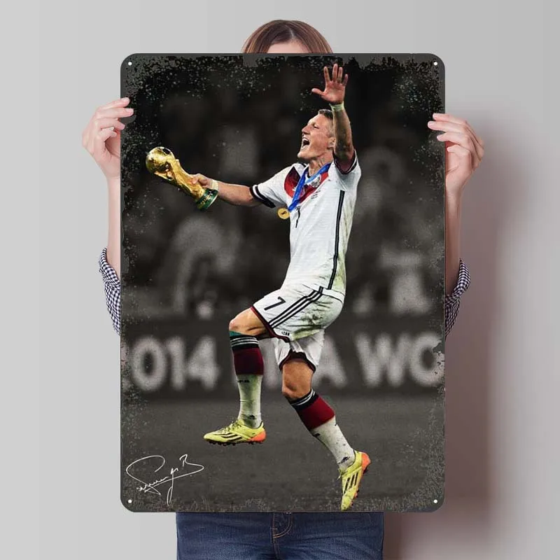 Жестяная вывеска Bastian Schweinsteiger спортивный постер винтажные предметы домашнего