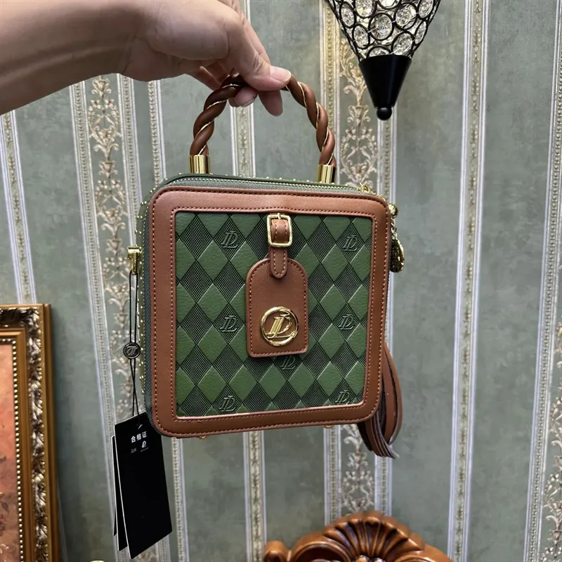 2023 New Genuine Leather Famous Brand Designer New Fashion Single Shoulder Messenger For Women Classic Small Square Packet