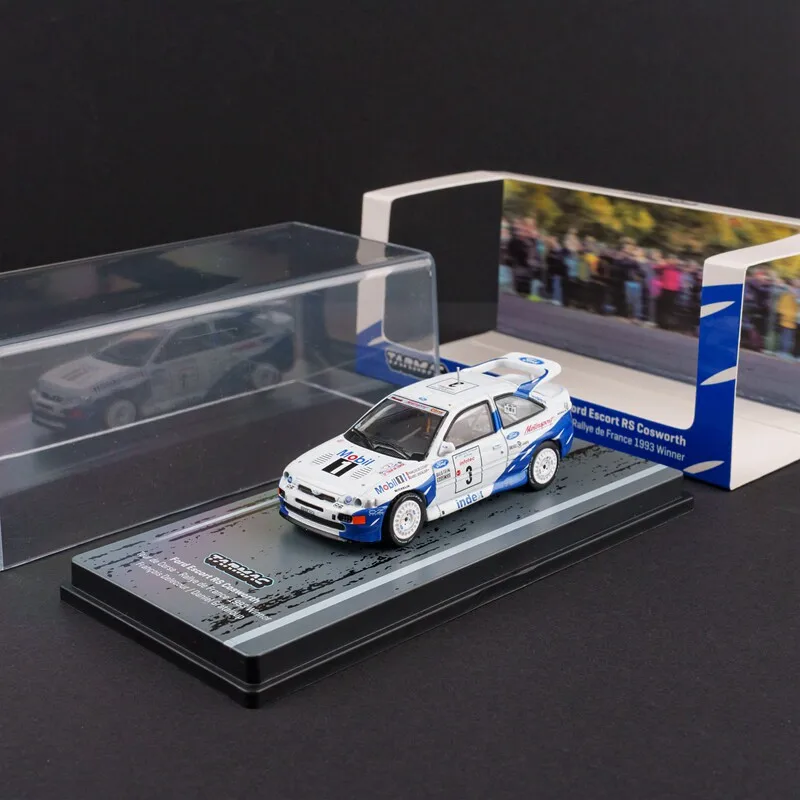 Модель автомобиля Ford Escort RS Cosworth из литого сплава в масштабе 1:64 — подарок-игрушка для друзей, предмет декора для взрослой коллекции. (art.: 3920dacede526) - 3920dacede526