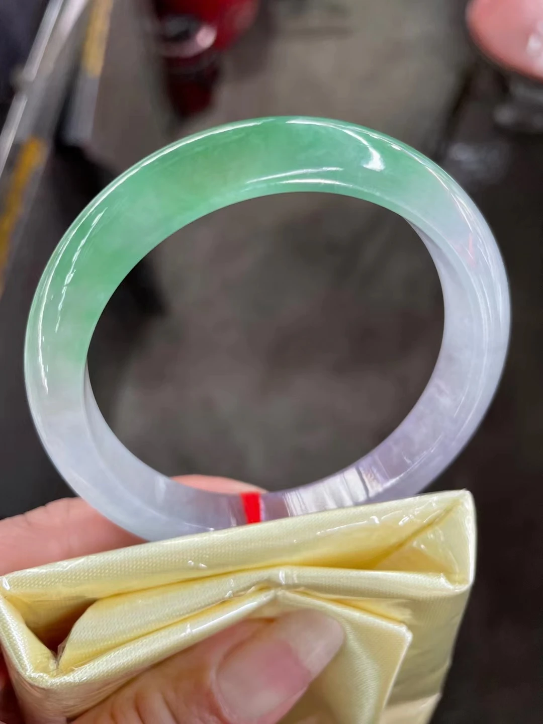 

Натуральный оригинальный экологически чистый Изумрудный браслет из Мьянмы идеальная экстравагантность нефритовый браслет топ ювелирные ...