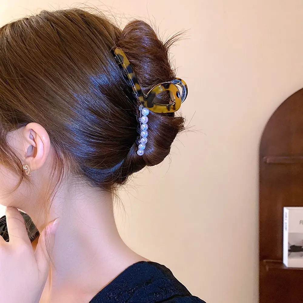 

Trendy Elegant Leopard For Girls Pearl Cross Women Hair Claws Korean Ponytail Holder Acrylic Shark Clip Hairgrip