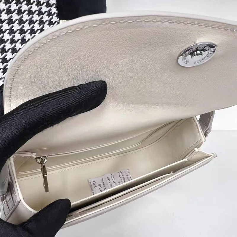 Рисунок 6 - Женская сумка из натуральной крокодиловой кожи