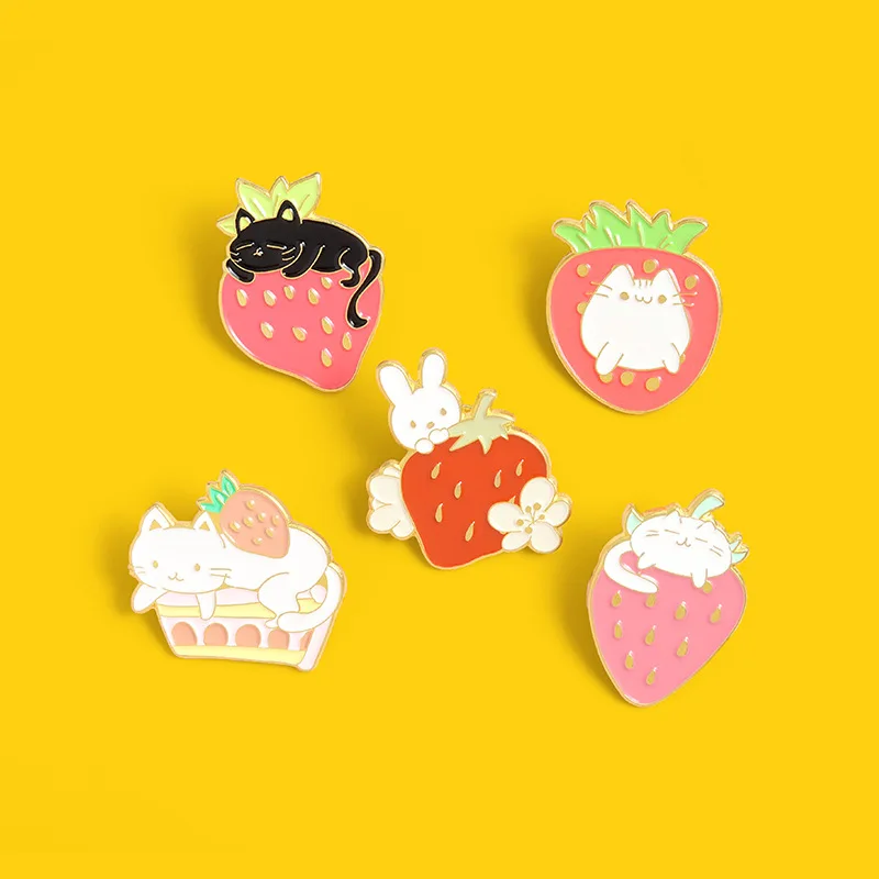 Эмалированные булавки Meow Cat для детского сада клубника кошка значок на заказ
