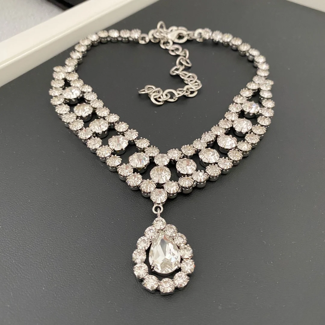 

Искусственная подвеска в виде принцессы с регулируемым удлинителем