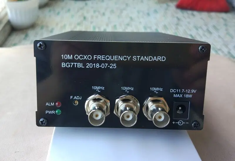 

10M Frequency Reference, 2 Sine Waves, 1 Square Wave Output