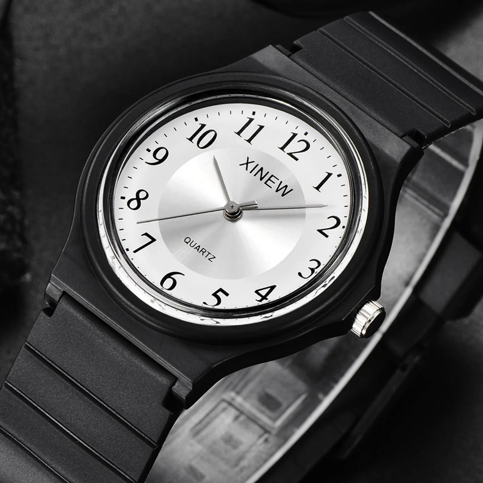 

Modern Fashion Black Quartz Men Watches Round Wristwatch Date Week Display High Quality Clock Black White Simple Wristwatch