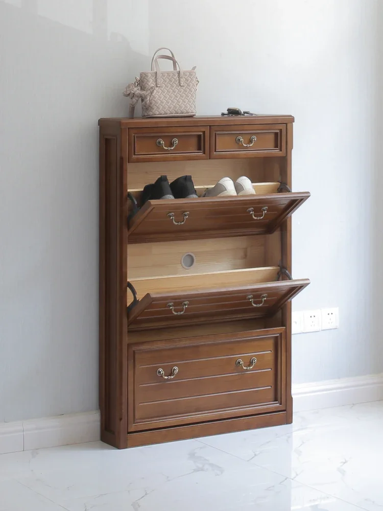 Наклонный шкаф для обуви из массива дерева небольшой квартиры