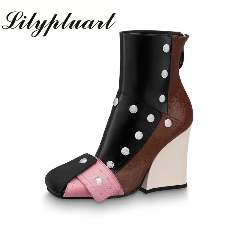 

2022 Women's European and American Fashion Rivet Thick High Heel Thick Bottom Trend Nightclub Party Boots Fashion Show Boots